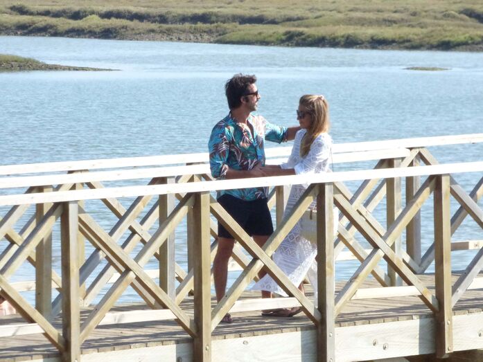 Kiko Campos Costa e Liliana Santos na praia do Gigi, Algarve, em 2018