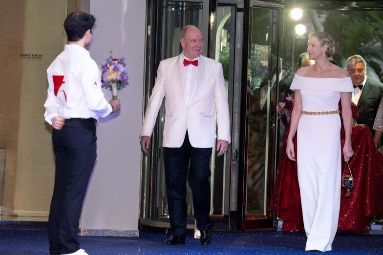 Charlene e Alberto II no Baile da Cruz Vermelha