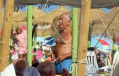 Marcelo Rebelo de Sousa, na praia de Monte Gordo