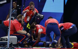 Grande susto: nadadora eslovaca de 21 anos colapsa após prova em Paris'2024