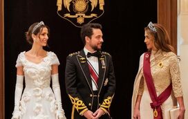 A rainha Rânia da Jordânia já é avó. Nasceu a princesa Iman e já há imagens da bebé