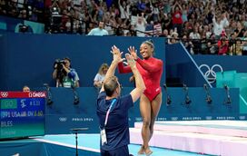 Simone Biles vence final do salto e soma terceiro ouro na capital francesa