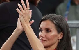 Rainha Letizia deixou de usar aliança de casamento mas adotou outro anel oferecido por alguém muito especial que não Felipe