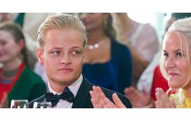 Tratamento preferencial? Condenado por quatro crimes, filho de Mette-Marit passa o verão em casa