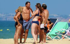 Que delícia de férias... Primeiro-ministro Luís Montenegro descansa em família na exclusiva praia do Garrão 