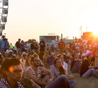 É a Zambujeira a ganhar vida! É tempo de dar aos boas-vindas ao Festival Meo Sudoeste