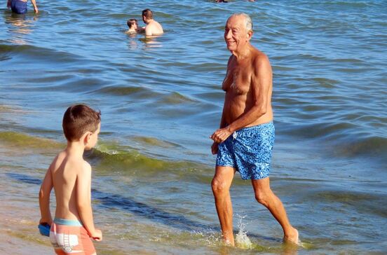 Marcelo Rebelo de Sousa, na praia de Monte Gordo