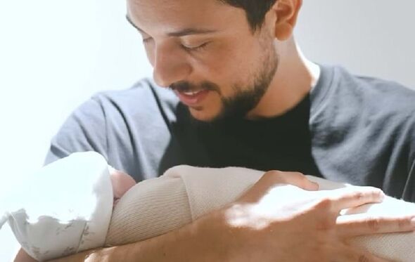 Príncipe herdeiro da Jordânia com a primeira filha, Iman