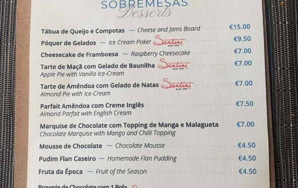 A carta de sobremesas do restaurante do hotel Baía, em Monte Gordo 