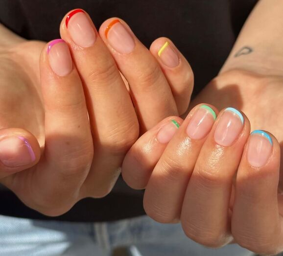 manicure francesa colorida
