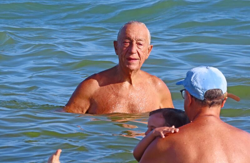 Marcelo Rebelo de Sousa, na praia de Monte Gordo