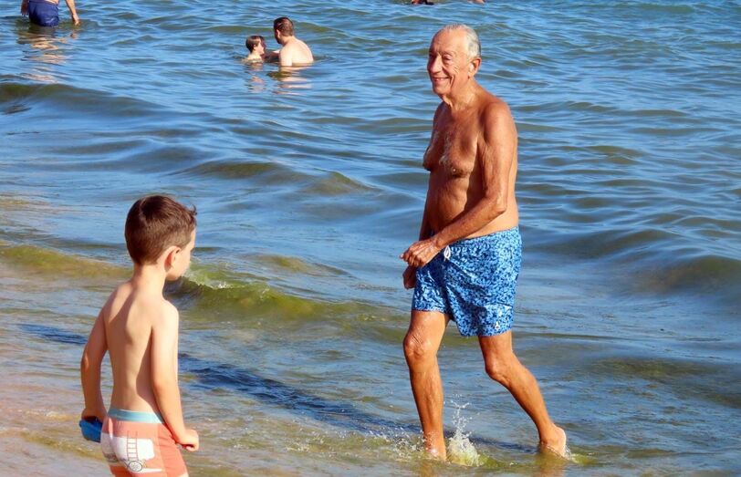 Marcelo Rebelo de Sousa, na praia de Monte Gordo