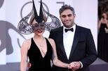 Lady Gaga já é mãe! Cantora é apanhada em passeio secreto com o primeiro filho nos braços