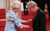Ian McKellen, Isabel II