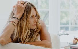 'Top model' Elle MacPherson recusa quimioterapia e esconde luta contra cancro da mama