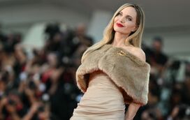 Angelina Jolie encanta no Festival de Cinema de Veneza