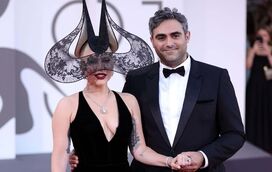 Lady Gaga já é mãe! Cantora é apanhada em passeio secreto com o primeiro filho nos braços