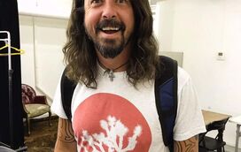 Dave Grohl dos Foo Figthers e Nirvana revela traição à mulher em público e assume bebé mas quer perdão