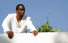 Mesmo na prisão, sob o olhar estarrecido do mundo, acusado das maiores perversões, Sean 'Diddy' Combs engendra negócio de milhões