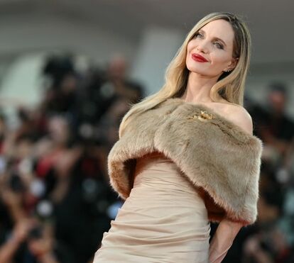 Angelina Jolie encanta no Festival de Cinema de Veneza