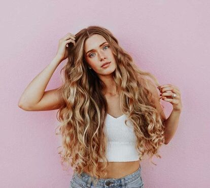 Está a perder cabelo? Este é o cuidado que as mulheres não prescindem para evitar a queda e conseguir mais brilho e suavidade