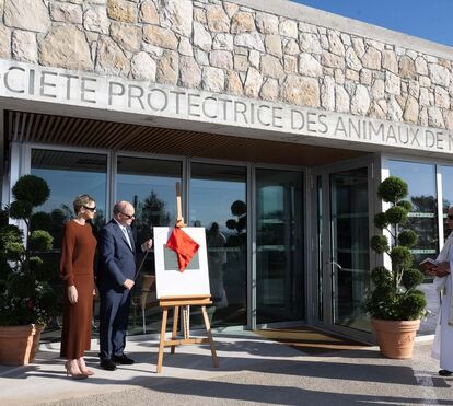 Juntos pelos animais! Alberto II e Charlene surgem unidos em inauguração de refúgio de cães e gatos