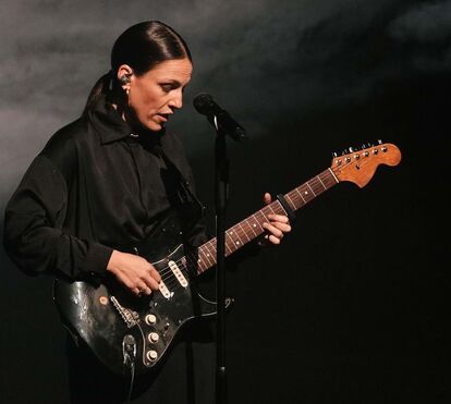 Silêncio, que se vai cantar o fado em Alfama. Camané, Carminho e António Zambujo levam magia ao coração de Lisboa