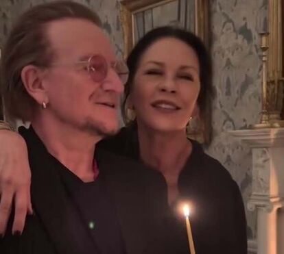 Ui, que luxo. Catherine Zeta-Jones e Michael Douglas ganham 'Parabéns' exclusivo de Bono