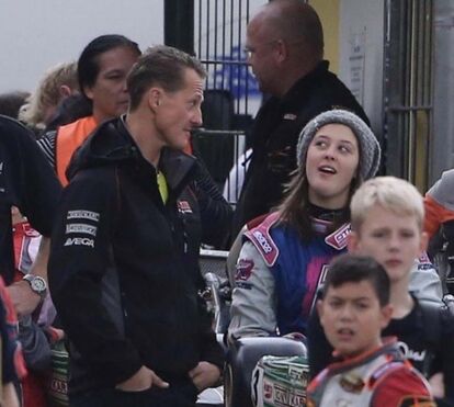 Tudo para proteger Schumacher? Filha de antigo piloto casa-se em cerimónia cheia de proibições e com telemóveis proibidos 