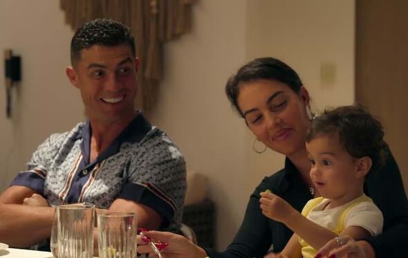 Georgina e Ronaldo com a filha Bella em Riade
