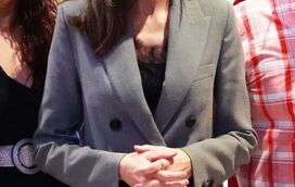 Letizia recicla fato da Mango mas acrescenta-lhe toque muito sensual