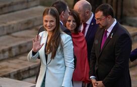 Princesa Leonor cola-se à família de Letizia e faz homenagem a membro especial