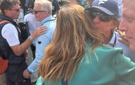 Joana Lemos nos bastidores da Ferrari durante o GP da Cidade do México com o marido, herdeiro do grupo FIAT