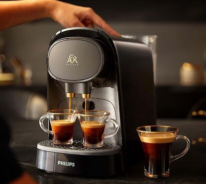 Prepara dois cafés em simultâneo, é a mais vendida e está a metade do preço! Razões de sobra para se apaixonar por esta máquina de café