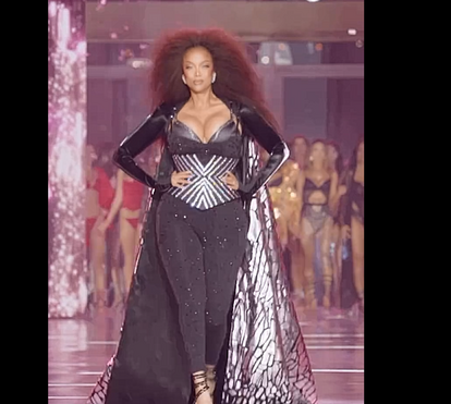 Tyra Banks apresenta e desfila no regresso dos 'Anjos' da Victoria's Secret