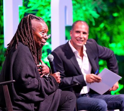 Ricardo Araújo Pereira entrevista Whoopi Goldberg mas é desarmado pela comediante norte-americana várias vezes