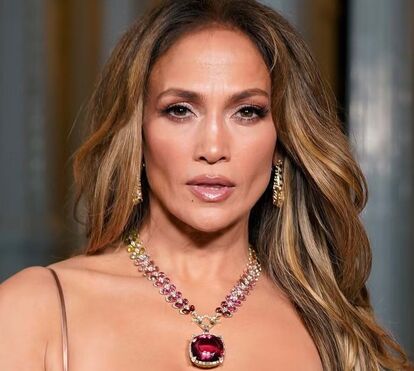 Jennifer Lopez arrasada nas redes sociais depois de beijar mulher: 'Está mesmo desesperada por atenção'