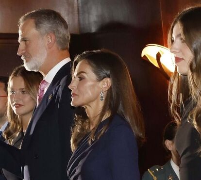 Quem é que entende isto? Letizia aparece em evento importante com um vestido alugado. Tem quatro dias para o devolver