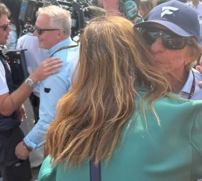 Entre as elites, portuguesa Joana Lemos dá nas vistas nos bastidores da Ferrari de mão dada com marido multimilionário