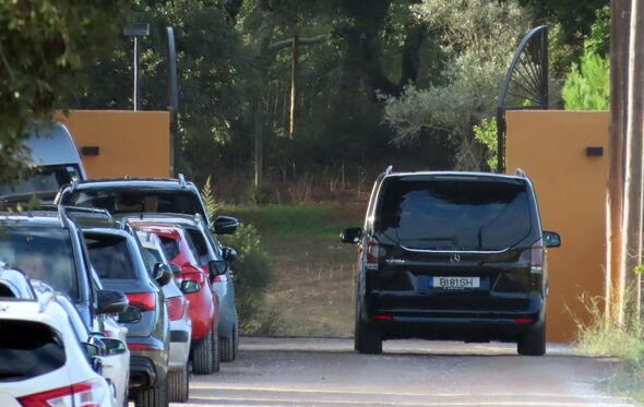 Os carros e a segurança no casamento da filha de José Mourinho em Azeitão