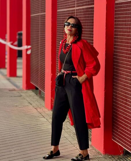 Os 9 looks que a vão fazer sentir poderosa e elegante… caso já tenha chegado aos 50