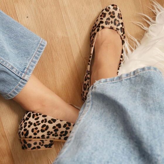 O que calçar com calças de ganga? Há 5 boas alternativas aos ténis