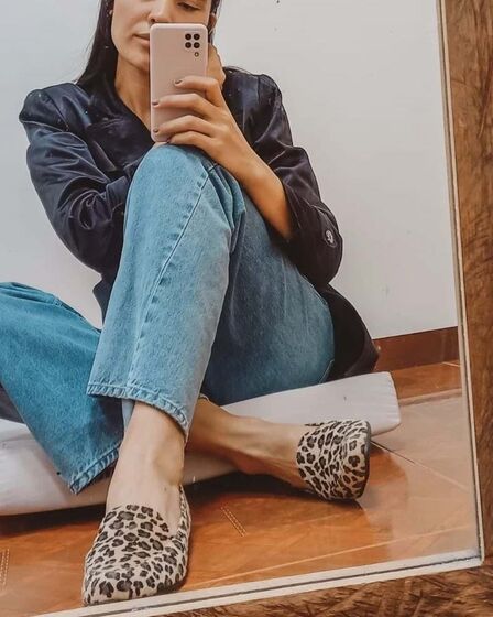 O que calçar com calças de ganga? Há 5 boas alternativas aos ténis