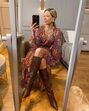 Vestidos e botas de cano alto… a grande tendência deste outono para as mulheres com mais de 50 anos