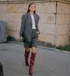 Para jovens e mais velhas! Desprezada durante anos, peça do guarda-roupa feminino é protagonista este outono