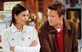 Inconformada com a tragédia, Courteney Cox tenta comunicar com Matthew Perry através de sessões espíritas
