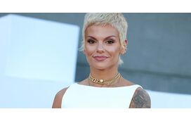 Desempregada, Fanny faz dinheiro a vender o seu próprio guarda-roupa... e há peças a 1850 euros!