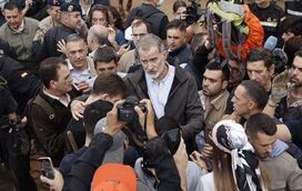 A revolta falou mais alto: reis Letizia e Felipe VI recebidos com pedras, ovos e lama em Valência