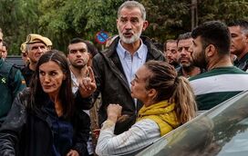A má decisão que pode custar a coroa a Felipe! Reis de Espanha demoraram 5 dias para visitar vítimas da tragédia de Valência