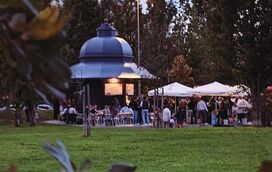 Que comece a festa! O novo quiosque da moda de Lisboa fica no meio de um amplo espaço verde e junta as melhores bebidas à animação
